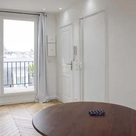 20m - Terrace And View Of The Eiffel Tower